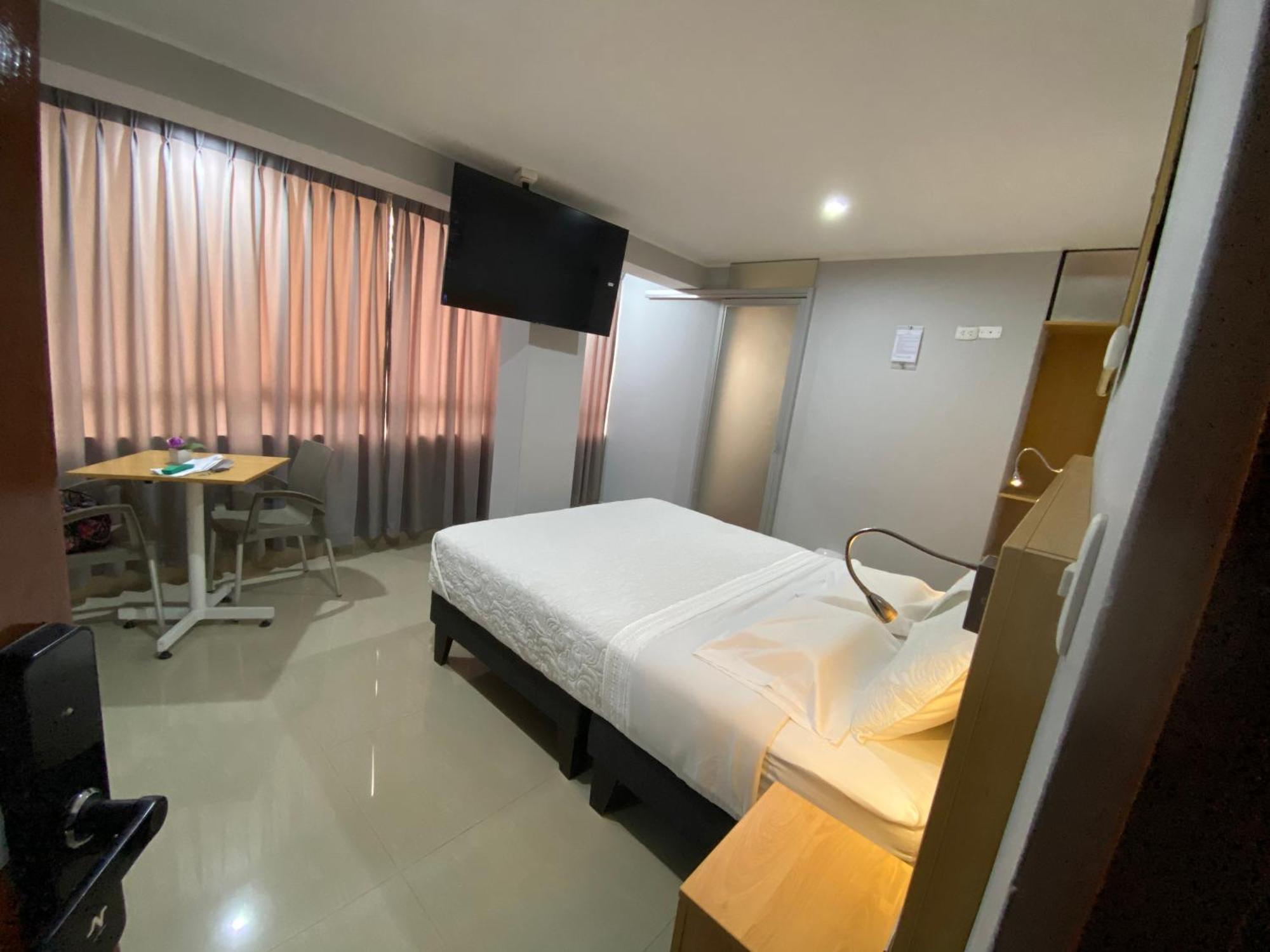 Millennium Hotel Corporative San Vicente de Cañete Zewnętrze zdjęcie